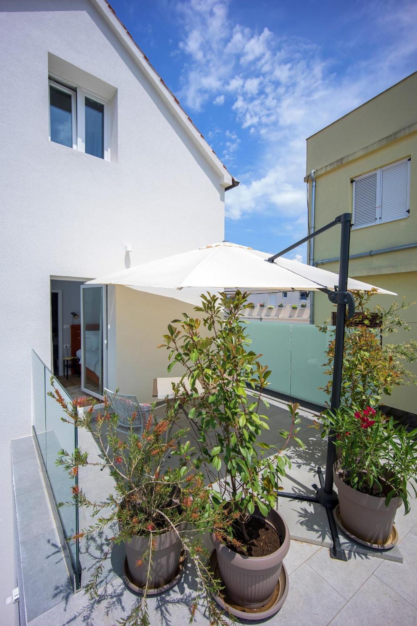 Studio Apartments Yucca, 2-Min To The Beach And 5 To Trogir Exterior photo