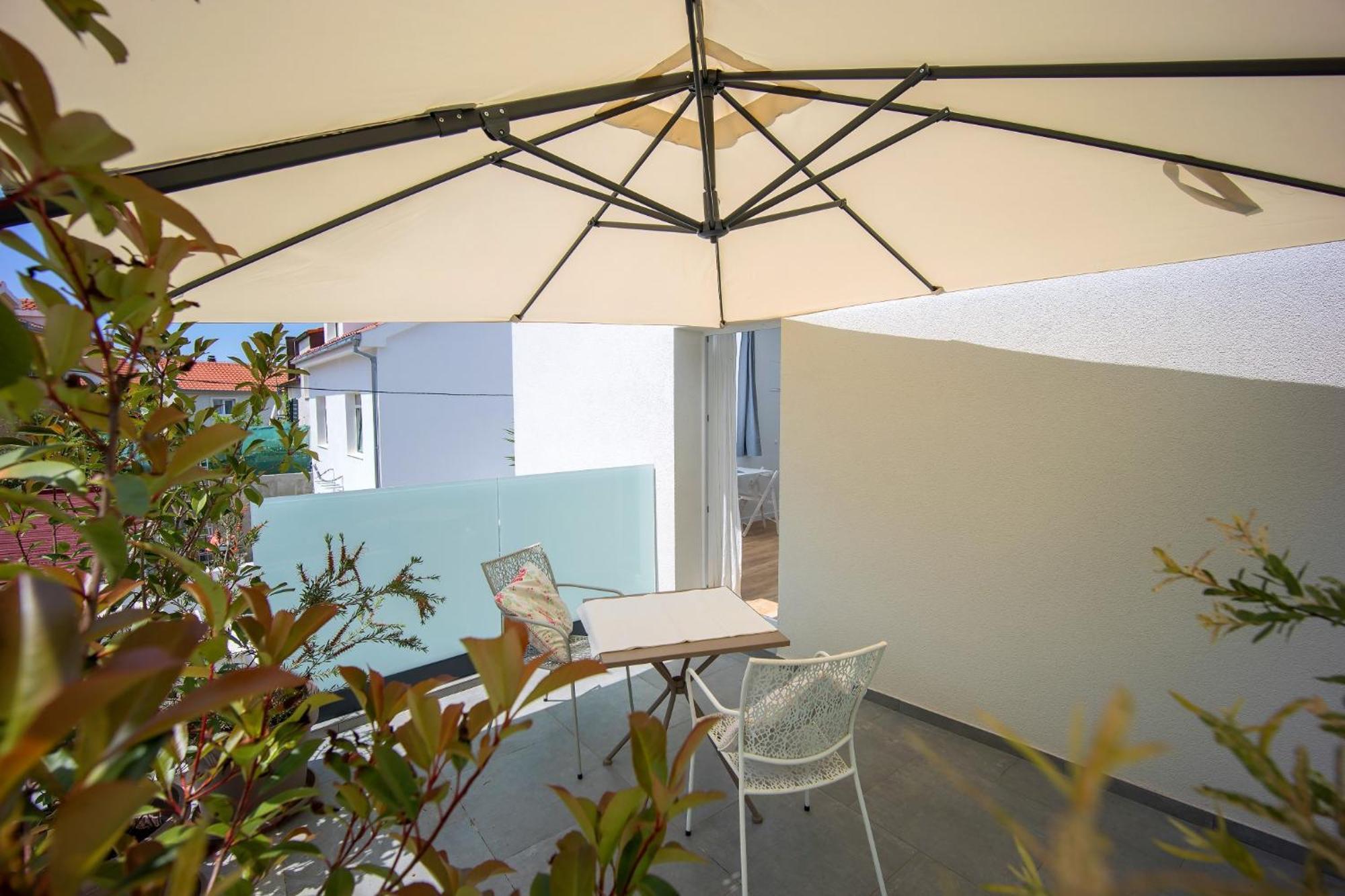Studio Apartments Yucca, 2-Min To The Beach And 5 To Trogir Exterior photo