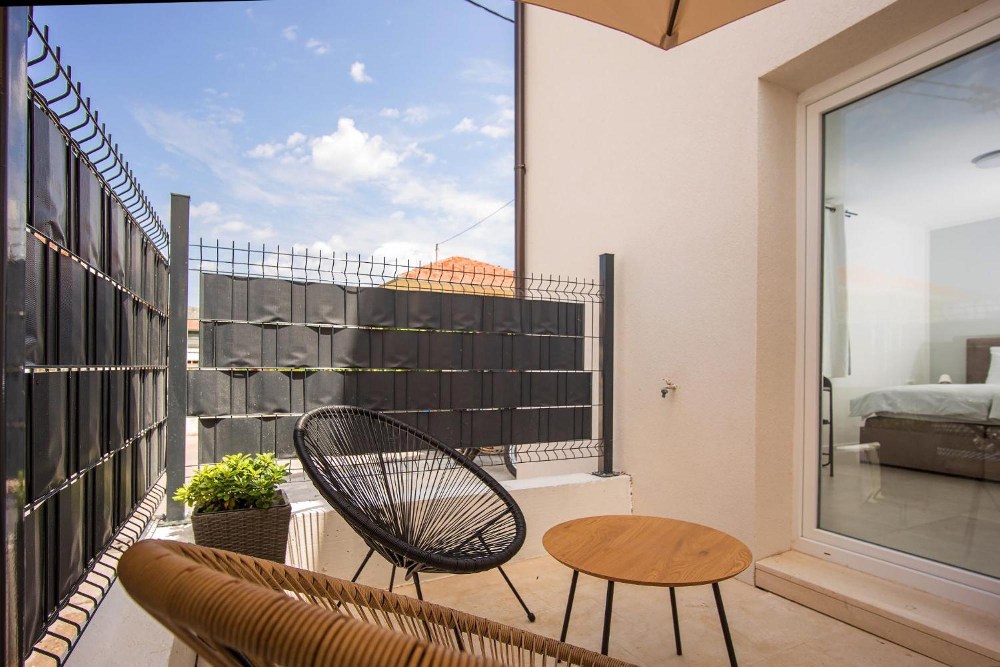 Studio Apartments Yucca, 2-Min To The Beach And 5 To Trogir Exterior photo